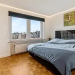 Fantastically Located Modern Apartment With Garage Available