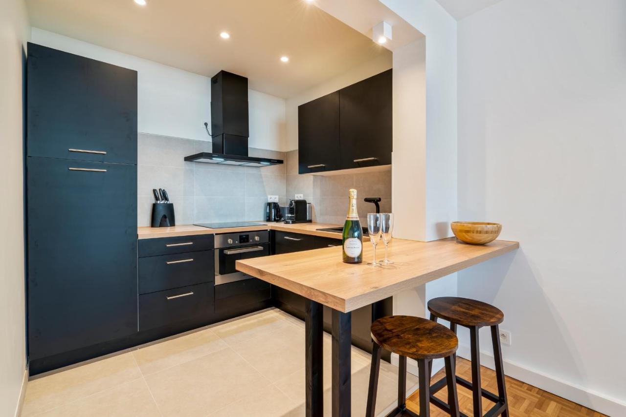 Appartement Fantastically Located Modern With Garage Available *